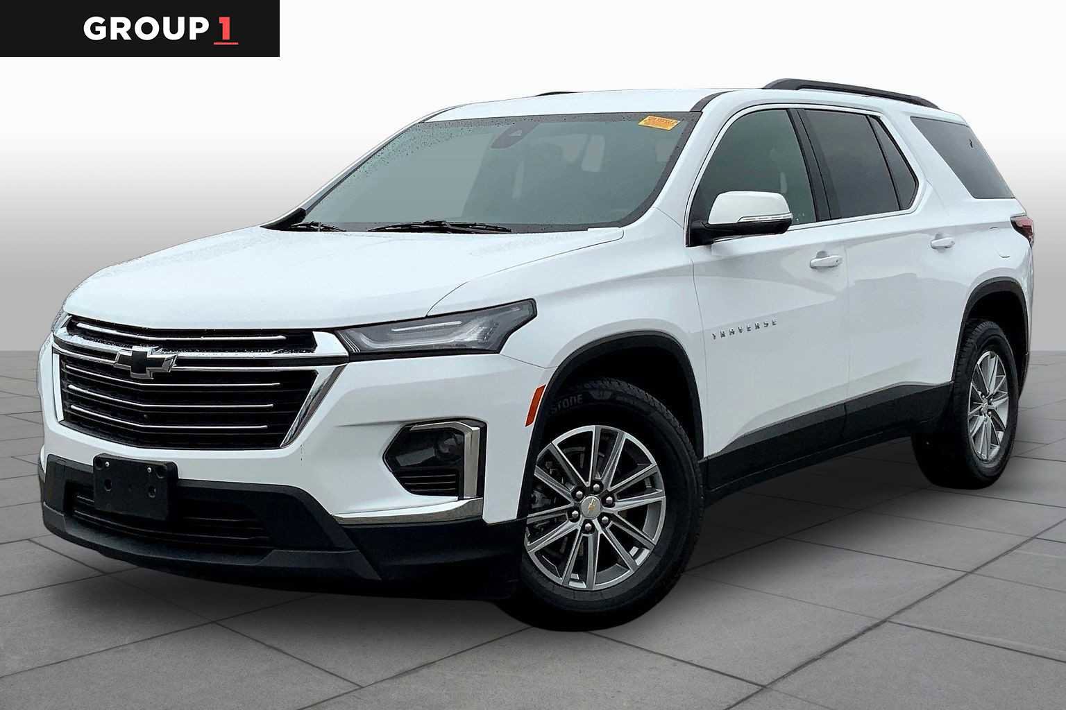 Used 2023 Chevrolet Traverse LT w/ Rear Camera Mirror Package image 5