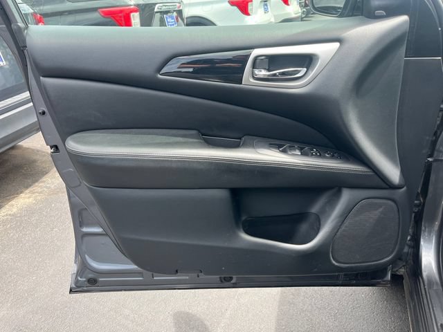 Used 2019 Nissan Pathfinder SV w/ SV All Weather Package AWD/4WD image 18