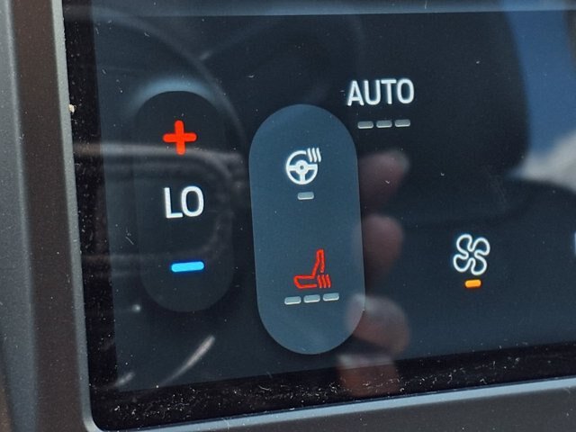 Certified 2023 Ford Edge SEL w/ Convenience Package AWD/4WD image 3