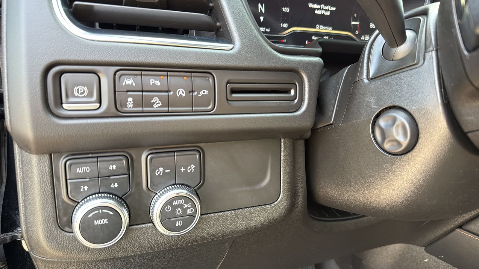 Used 2022 GMC Yukon AT4 AWD/4WD image 15