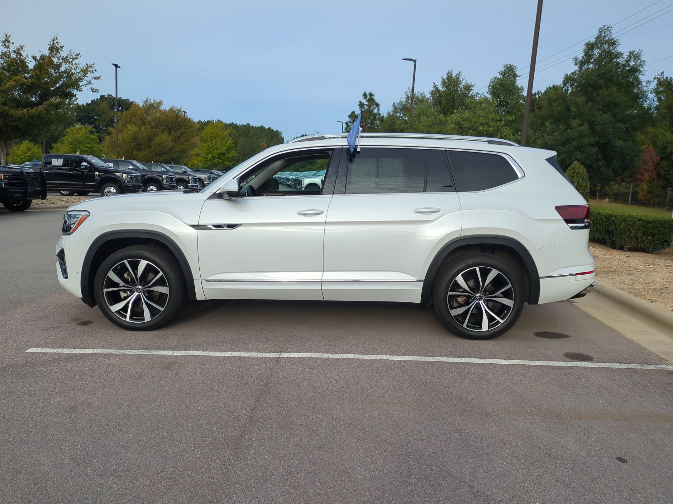 Used 2024 Volkswagen Atlas SEL Premium R-Line AWD/4WD image 7