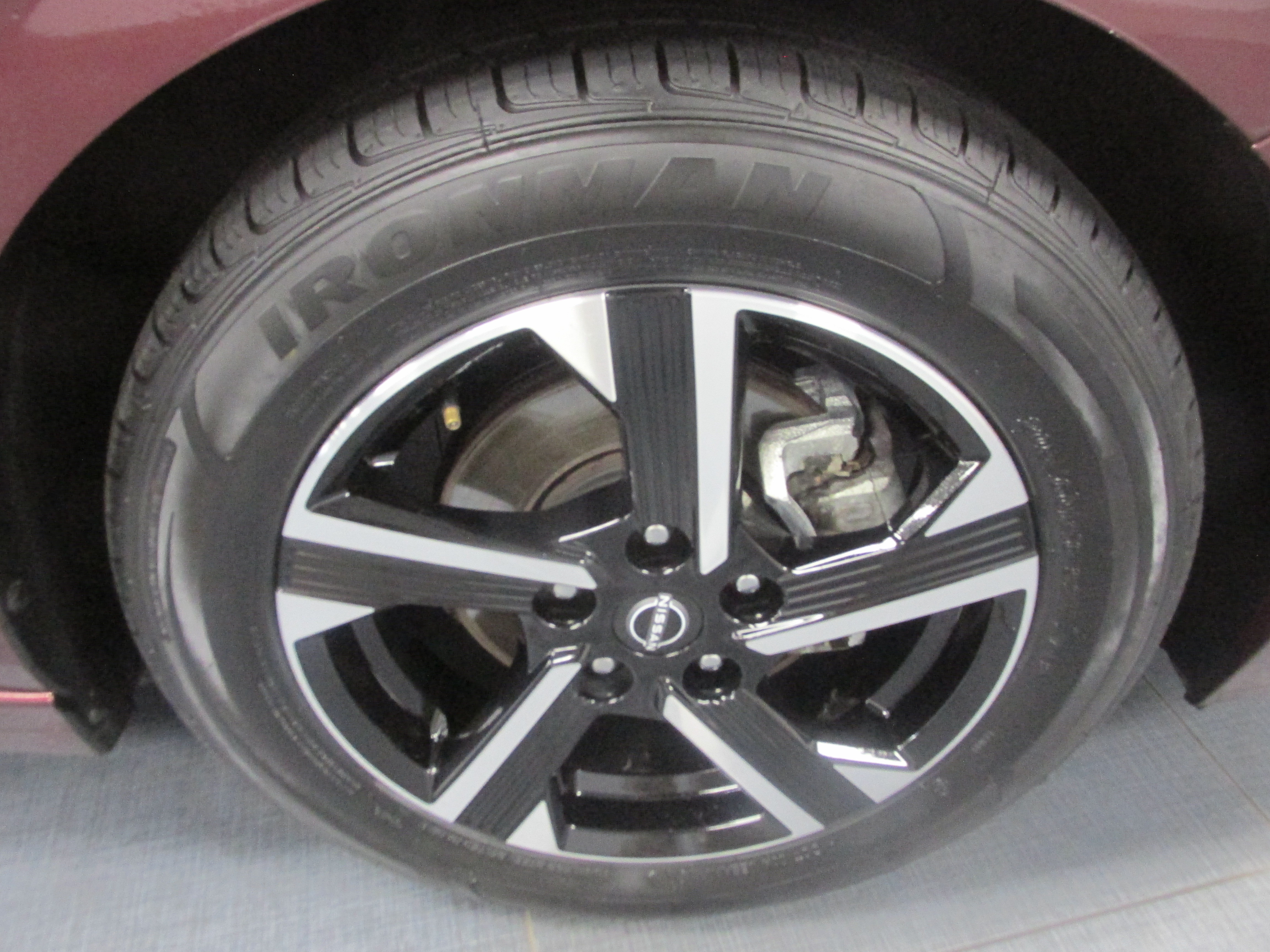 Used 2024 Nissan Sentra SV FWD image 15