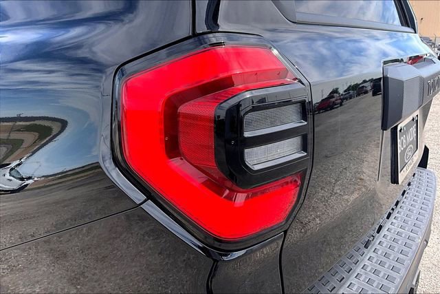 Used 2025 Toyota 4Runner SR5 AWD/4WD image 29