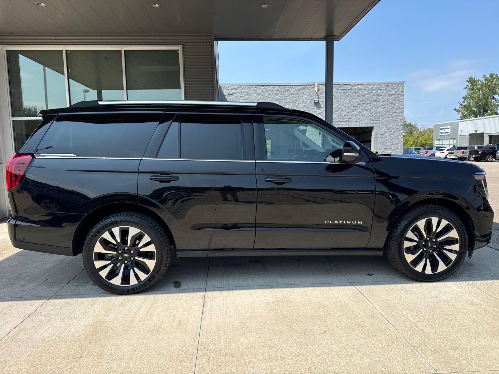 Certified 2025 Ford Expedition Platinum w/ Driver's Package AWD/4WD image 9