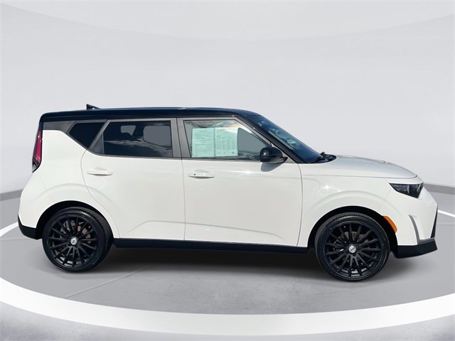 Used 2023 Kia Soul S image 2