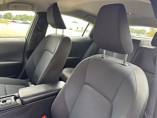 Used 2024 Toyota Prius LE FWD image 4