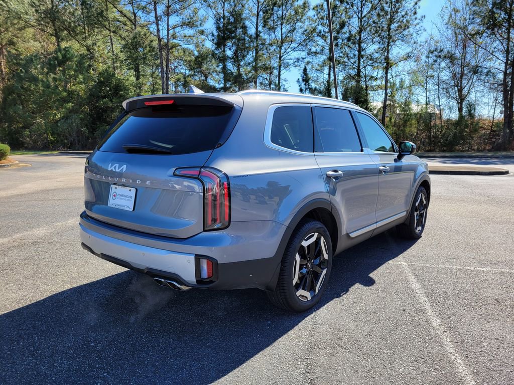 Used 2024 Kia Telluride EX w/ EX Captain's Chair Package image 6