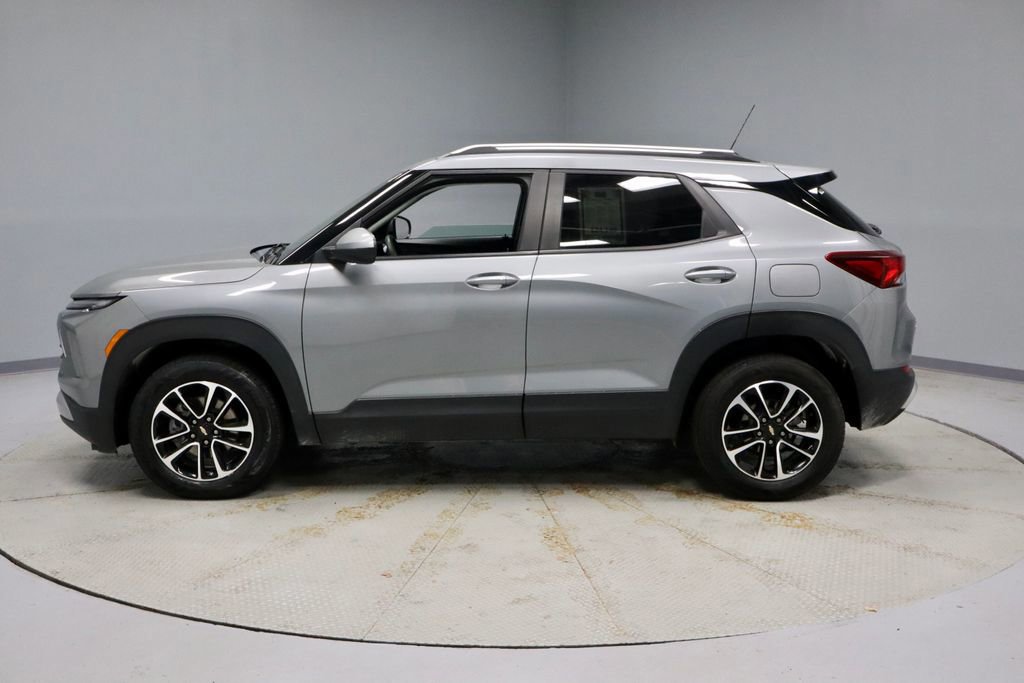 Used 2024 Chevrolet TrailBlazer LT image 2