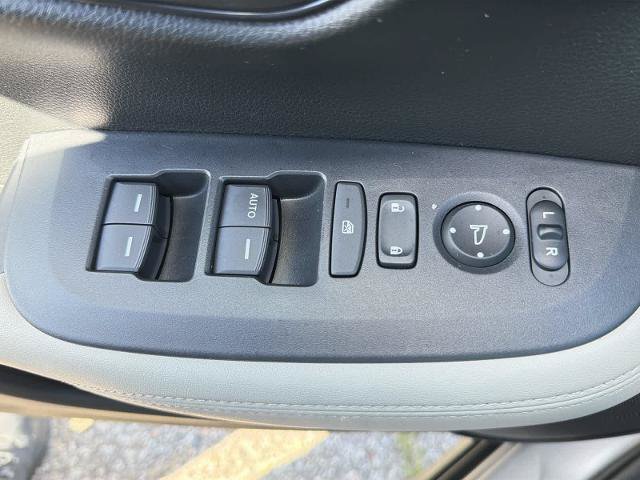 Used 2024 Honda HR-V LX image 17