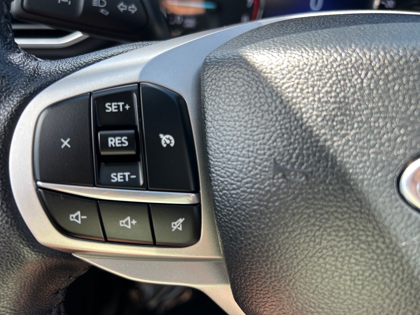 Certified 2024 Ford Explorer XLT w/ Equipment Group 202A AWD/4WD image 27