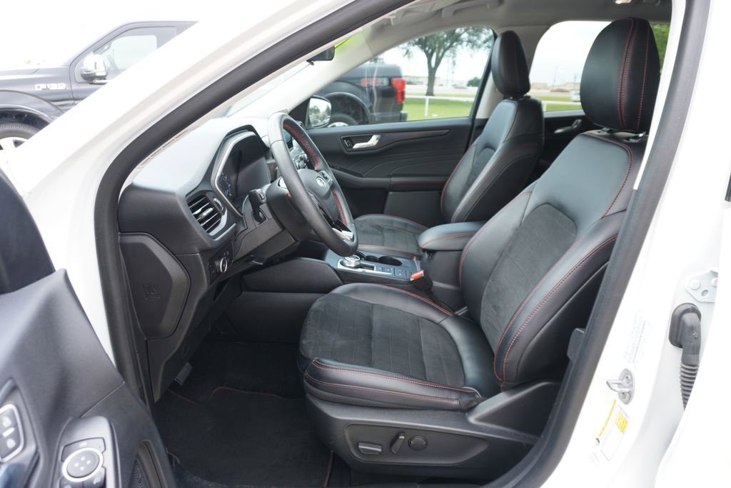 Certified 2022 Ford Escape SEL w/ SEL Stealth AWD Package image 8