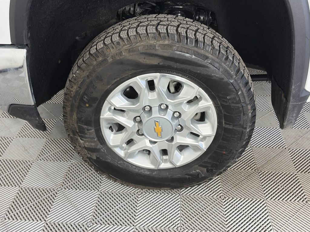 Used 2024 Chevrolet Silverado 3500 LT image 8