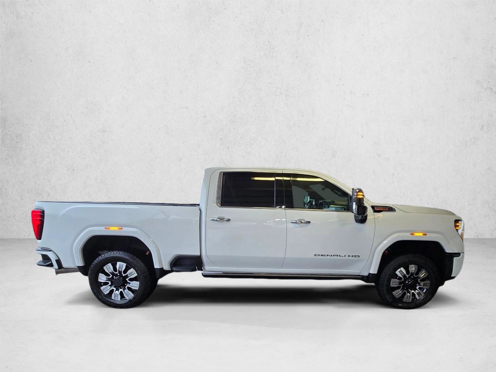 Used 2025 GMC Sierra 2500 Denali w/ Denali Reserve Package AWD/4WD image 4