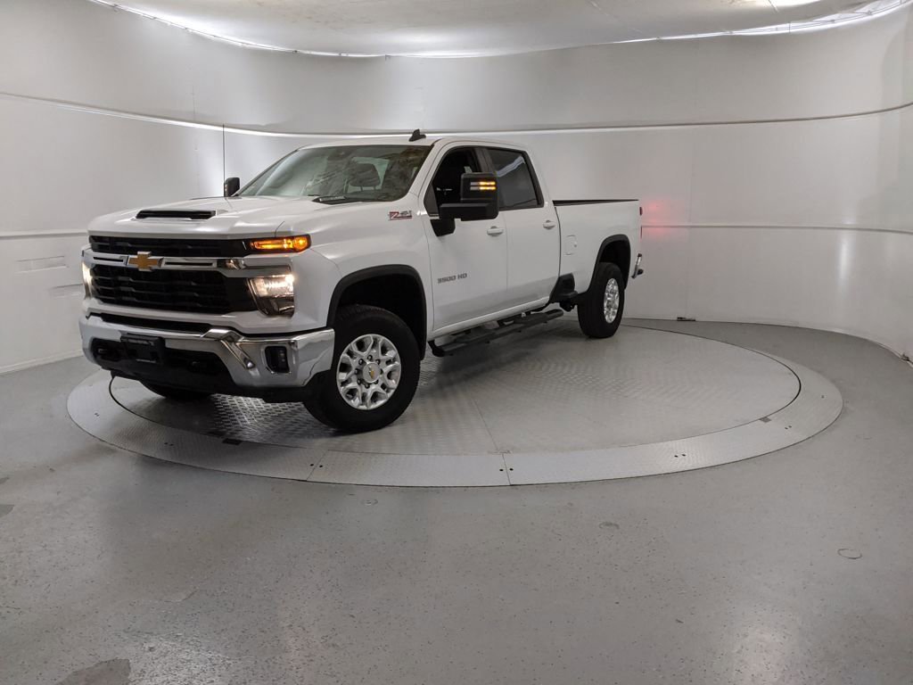 Used 2024 Chevrolet Silverado 3500 LT w/ Convenience Package image 6