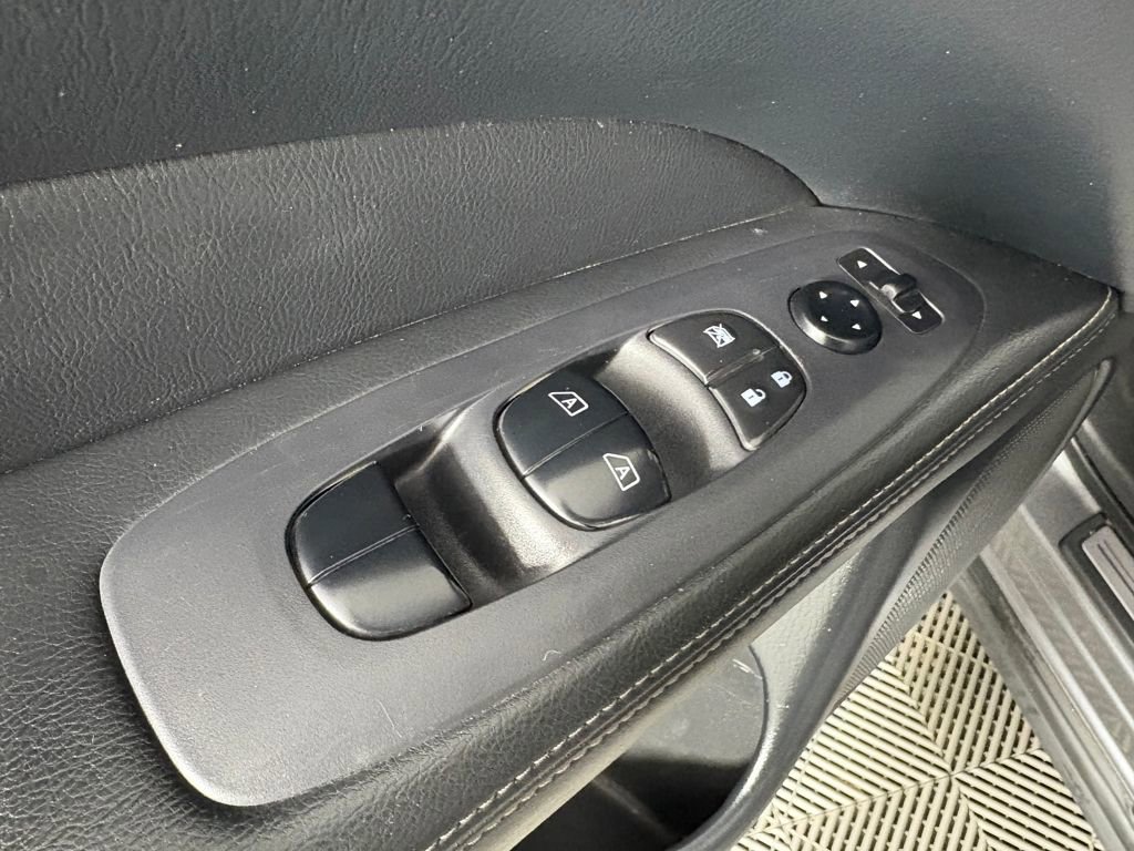 Used 2020 Nissan Pathfinder Platinum image 13