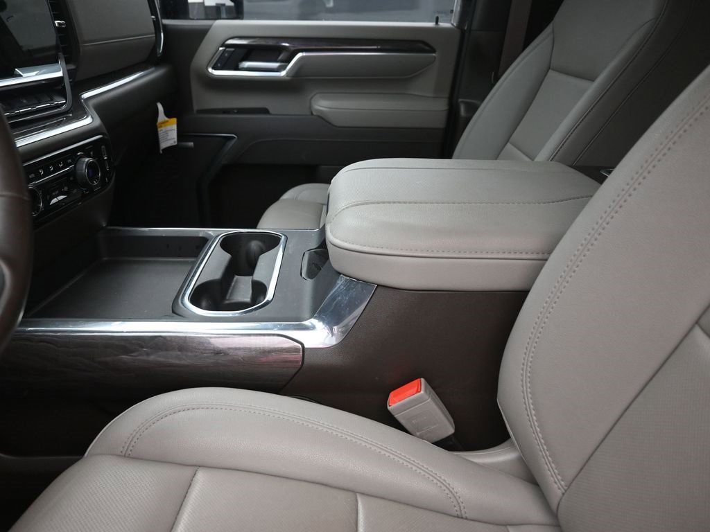 Used 2025 Chevrolet Silverado 3500 LTZ w/ LTZ Convenience Package image 21