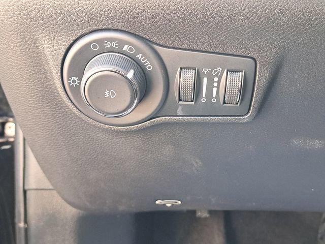 Used 2024 Jeep Compass Latitude image 21