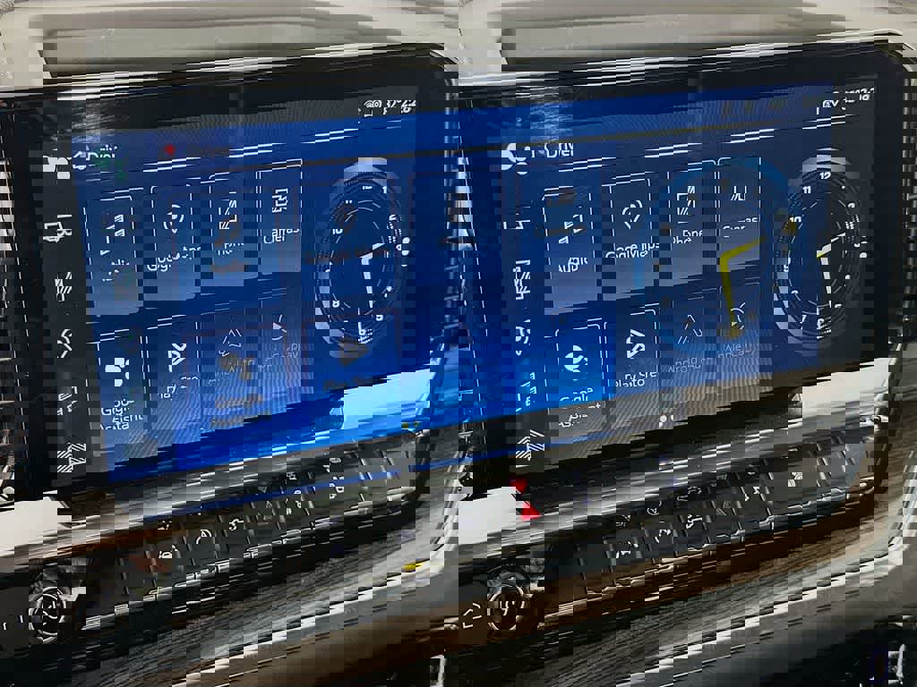 Used 2025 Chevrolet Silverado 1500 LT image 20