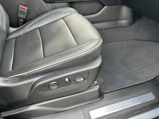 Used 2023 GMC Yukon XL SLT AWD/4WD image 19