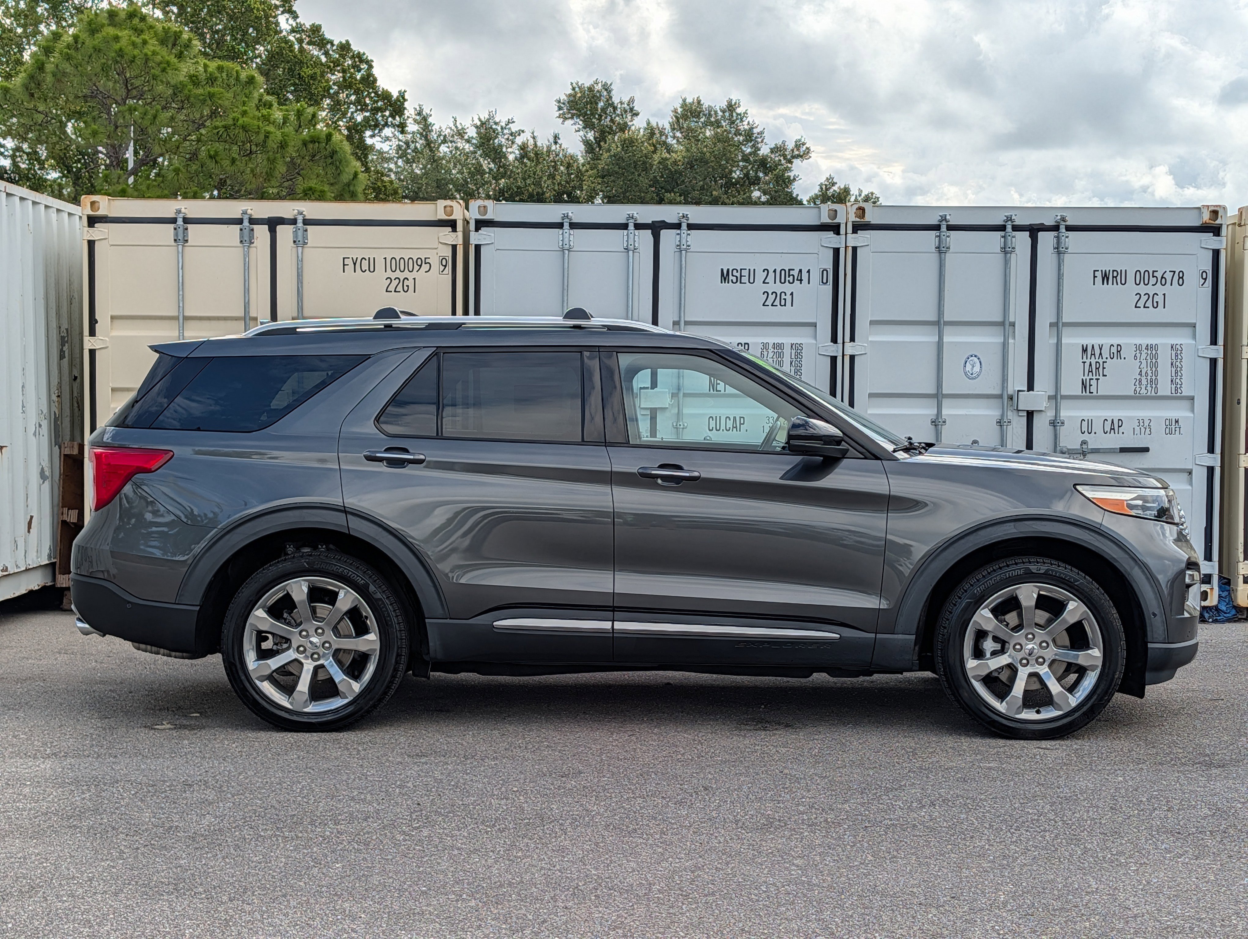 Certified 2020 Ford Explorer Platinum w/ Premium Technology Package AWD/4WD image 3