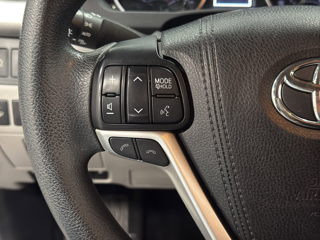 Used 2017 Toyota Highlander LE image 14