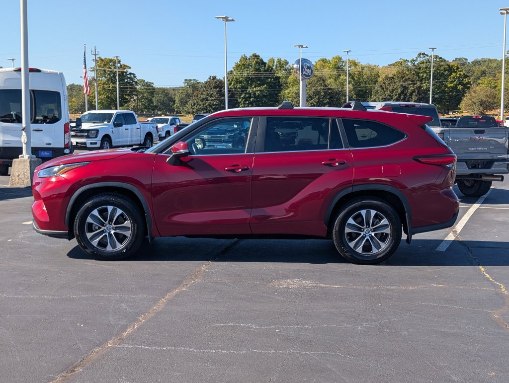 Used 2023 Toyota Highlander XLE FWD image 5