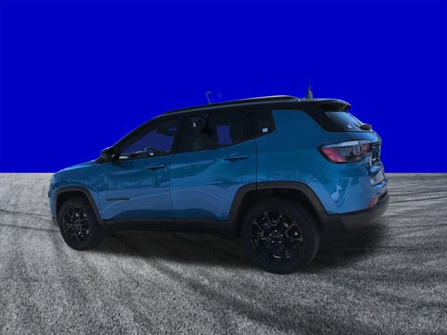 Used 2024 Jeep Compass Latitude w/ Altitude Special Edition image 3