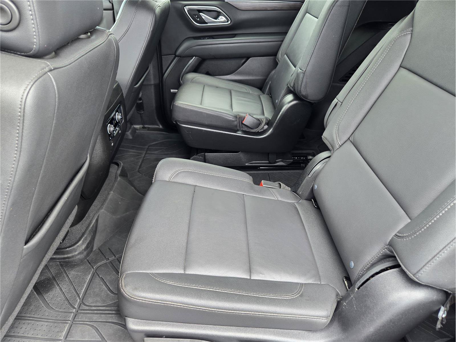 Used 2023 Chevrolet Tahoe Z71 w/ Luxury Package AWD/4WD image 35