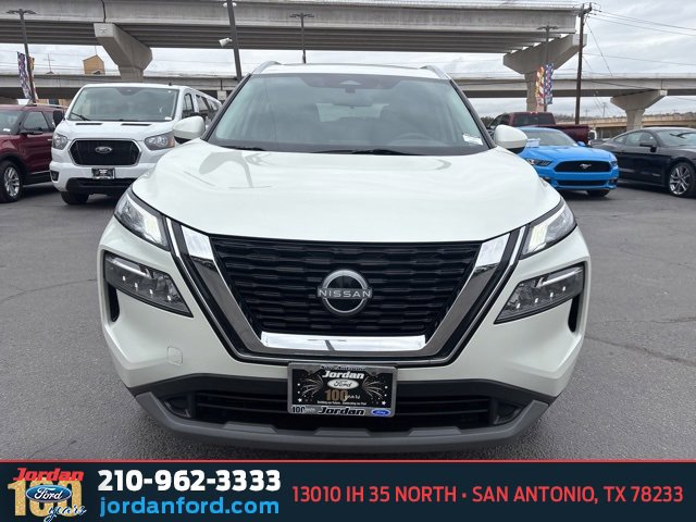 Used 2023 Nissan Rogue SV w/ SV Premium B Package image 6