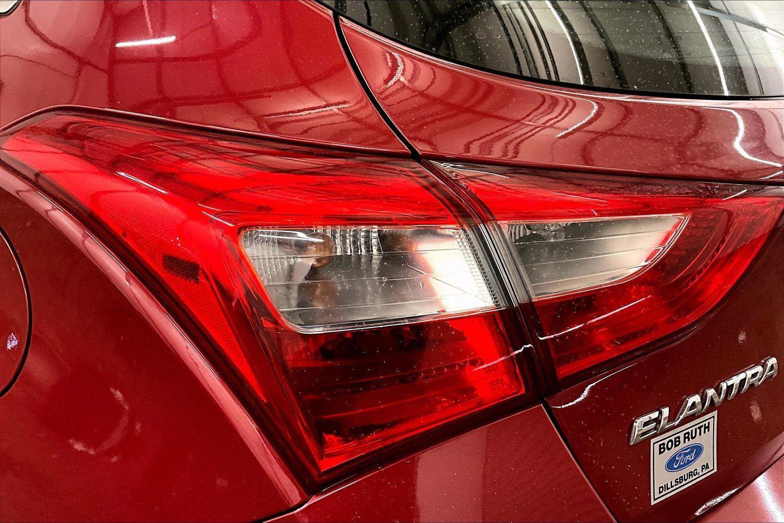 Used 2017 Hyundai Elantra GT image 28