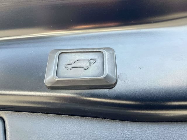 Used 2019 Toyota RAV4 XLE Premium FWD image 25