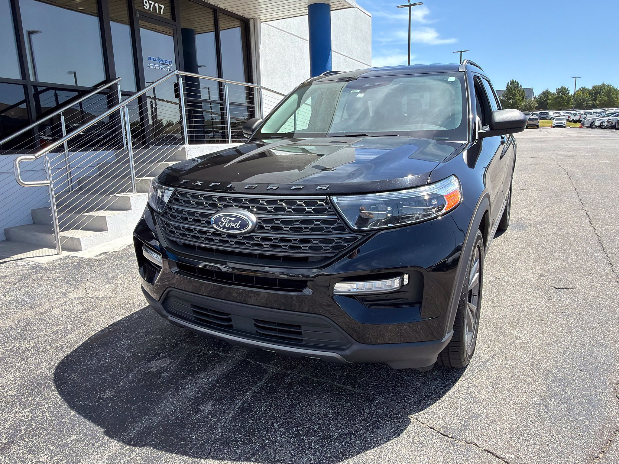 Certified 2021 Ford Explorer XLT w/ Equipment Group 202A AWD/4WD image 2