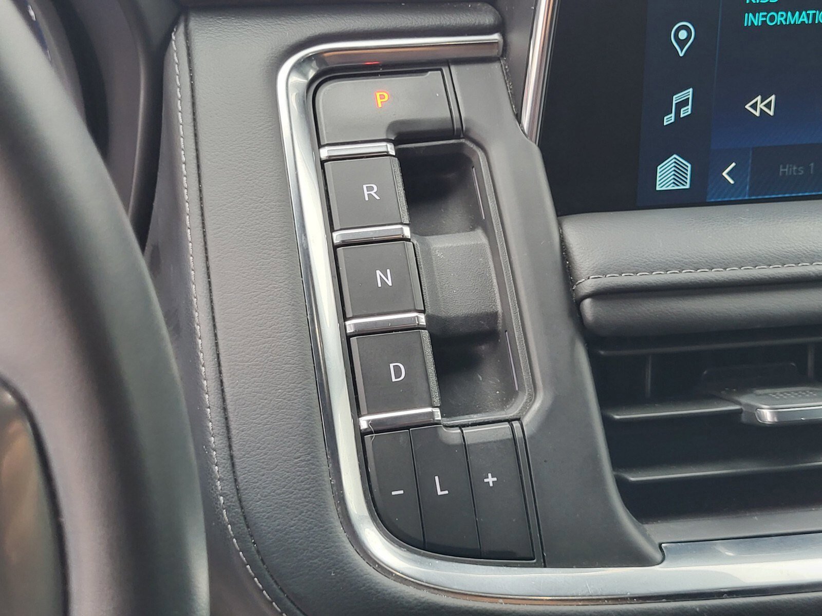 Used 2023 Chevrolet Suburban Z71 w/ Luxury Package image 26