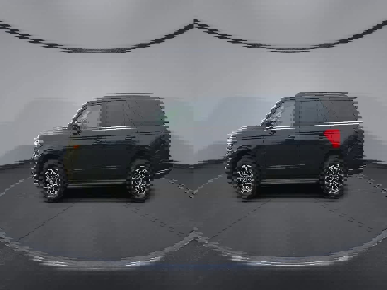 Certified 2024 Ford Expedition XLT image 5