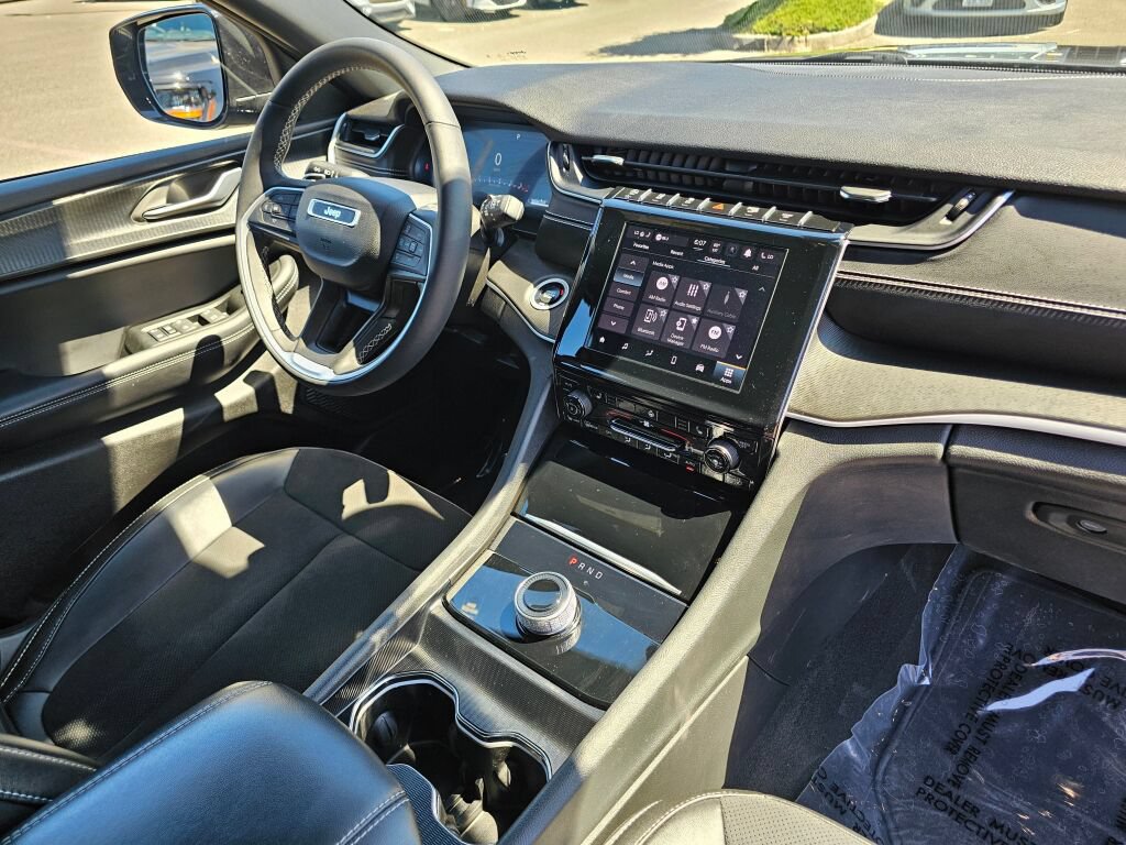 Used 2024 Jeep Grand Cherokee Altitude AWD/4WD image 11