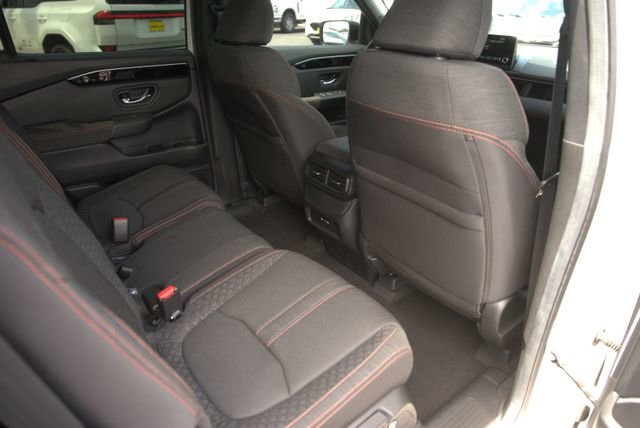 Used 2025 Honda Pilot Sport image 14