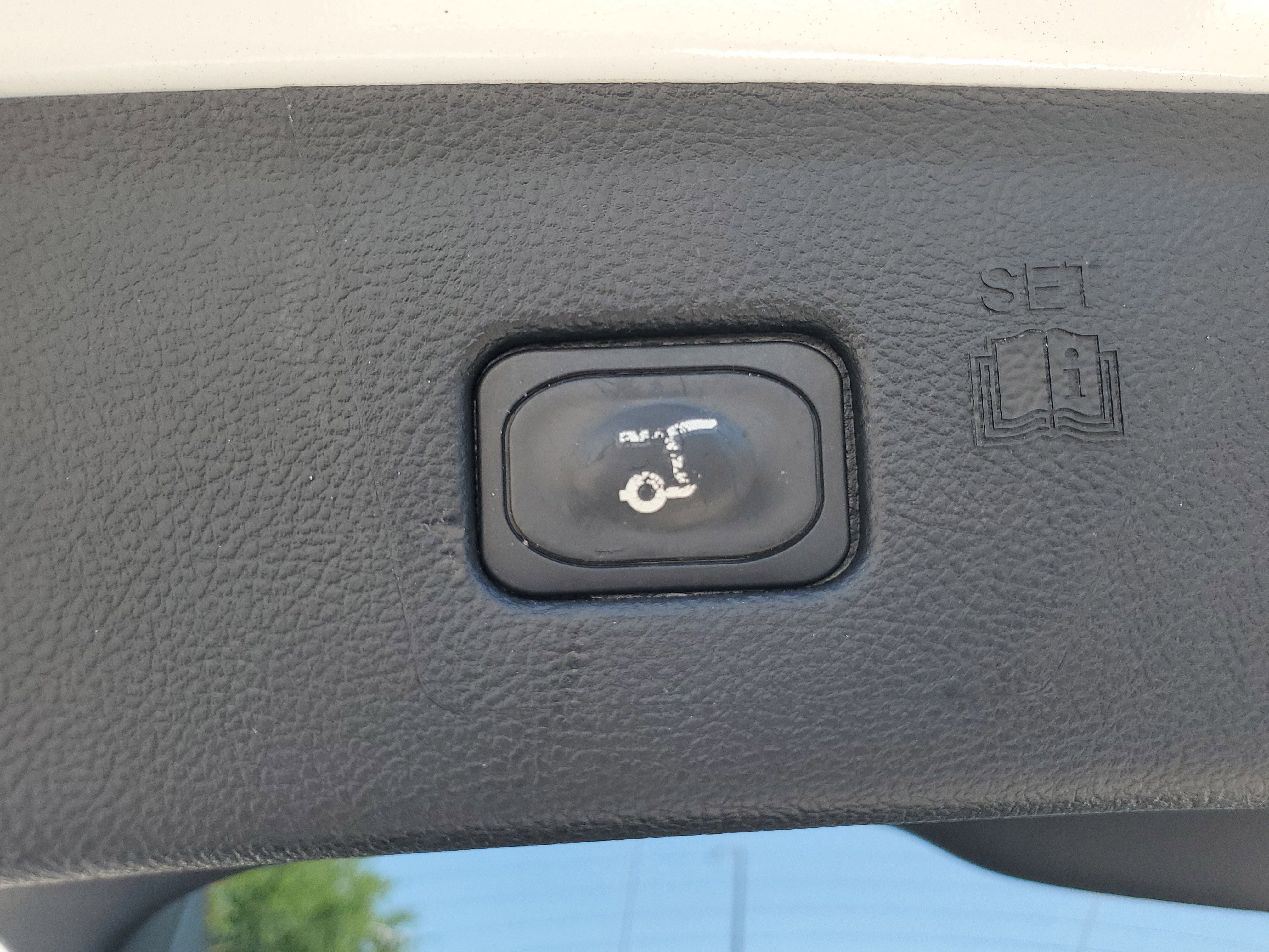 Certified 2023 Ford Edge Titanium w/ Class II Trailer Tow Package image 11