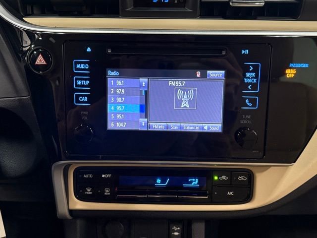 Used 2018 Toyota Corolla LE image 23