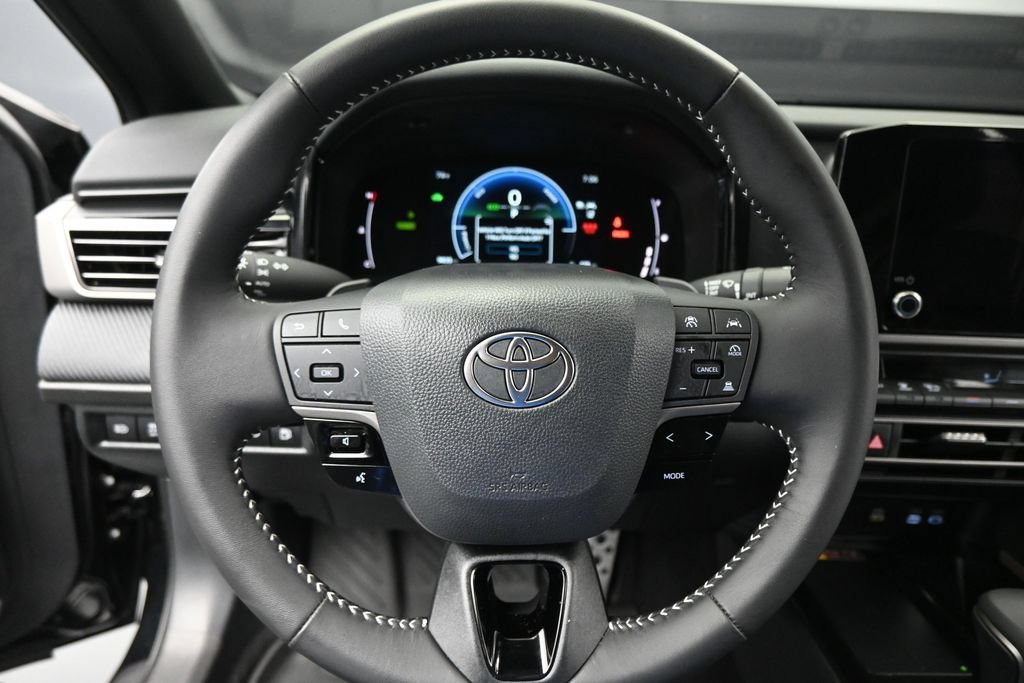 Used 2026 Toyota Camry SE FWD image 15