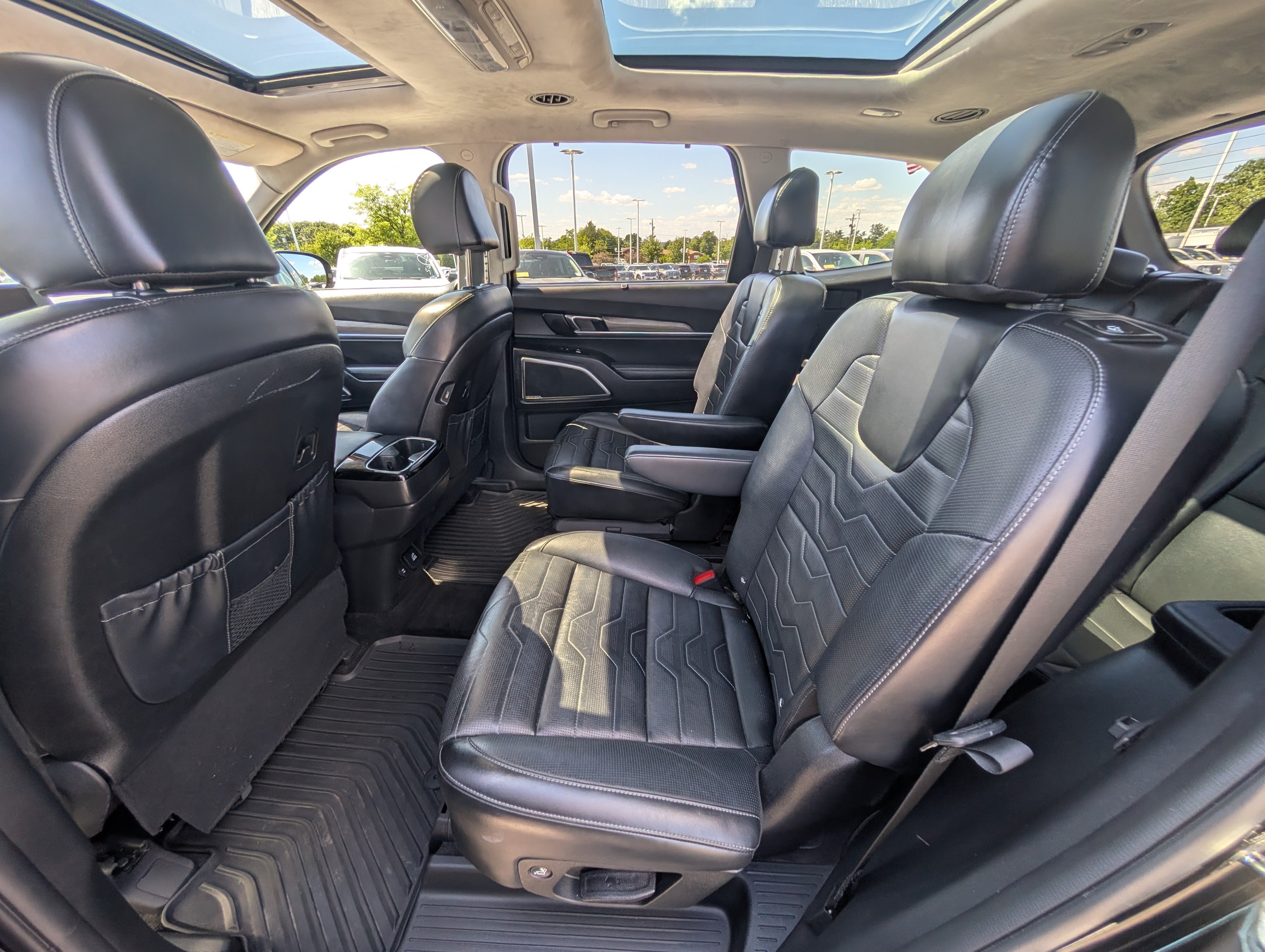 Used 2022 Kia Telluride SX w/ SX Prestige Package AWD/4WD image 16