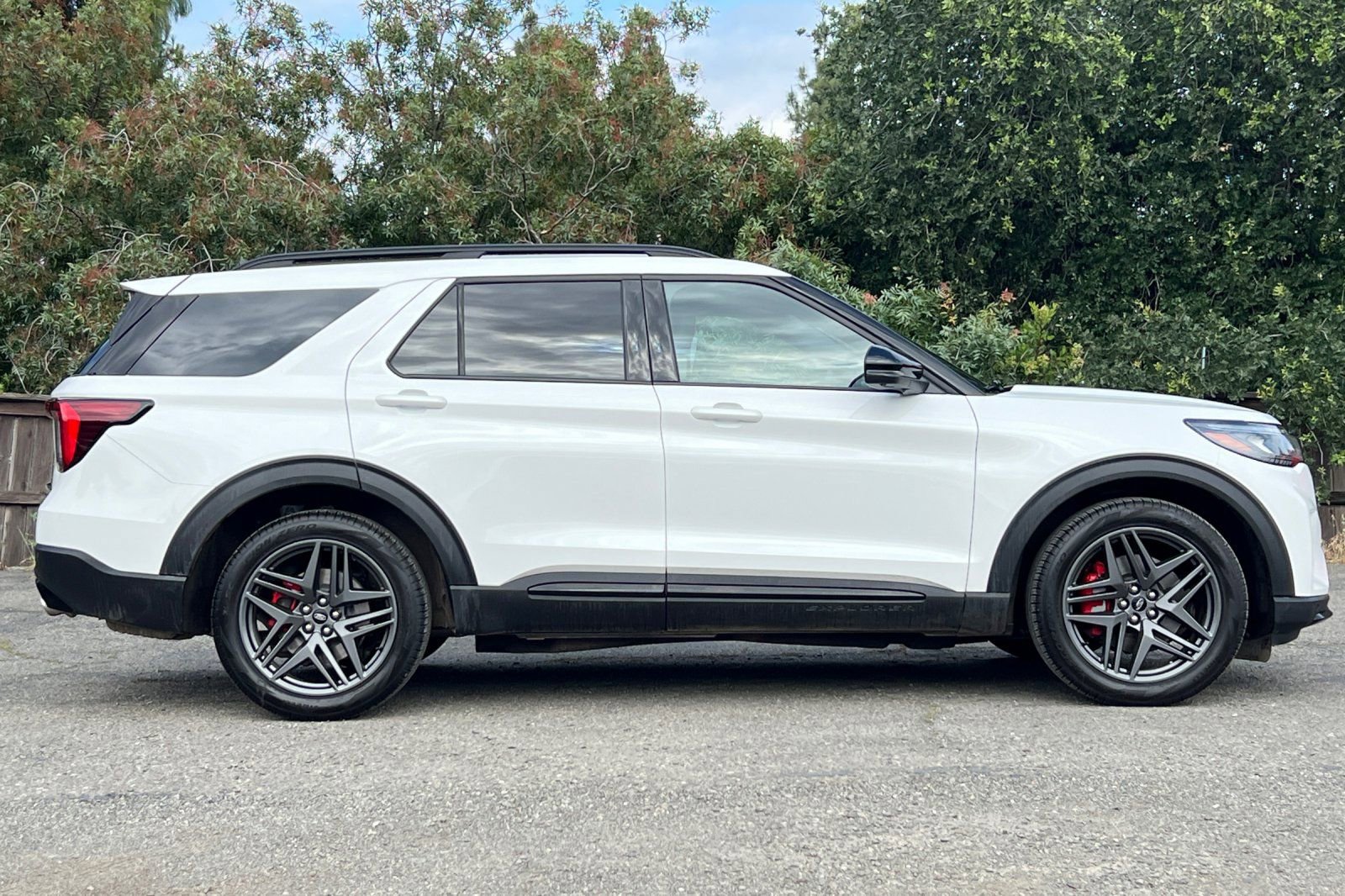 Certified 2025 Ford Explorer ST w/ Sun And Sound Package AWD/4WD image 3