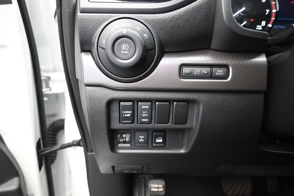 Used 2021 Nissan Titan PRO-4X w/ Pro-4x Convenience Package AWD/4WD image 12