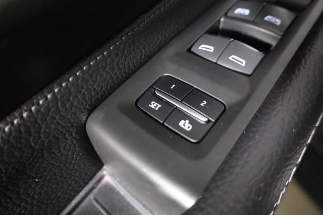 Used 2023 GMC Yukon XL Denali w/ Denali Reserve Package AWD/4WD image 32