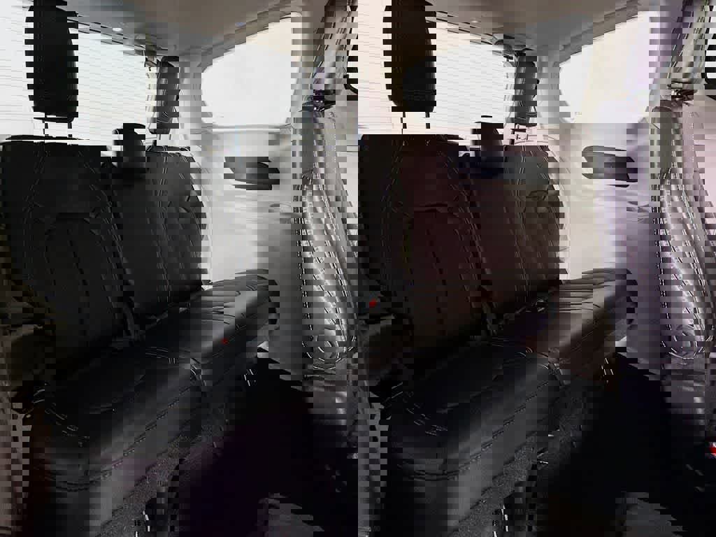 Used 2024 Chrysler Pacifica Touring-L image 31