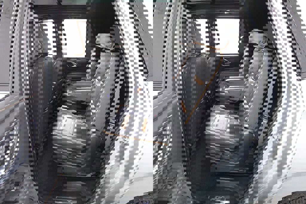 Used 2024 GMC Yukon AT4 w/ Technology Package image 25