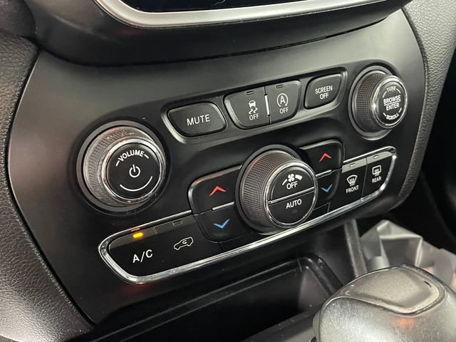 Used 2019 Jeep Cherokee Limited w/ Technology Group AWD/4WD image 10