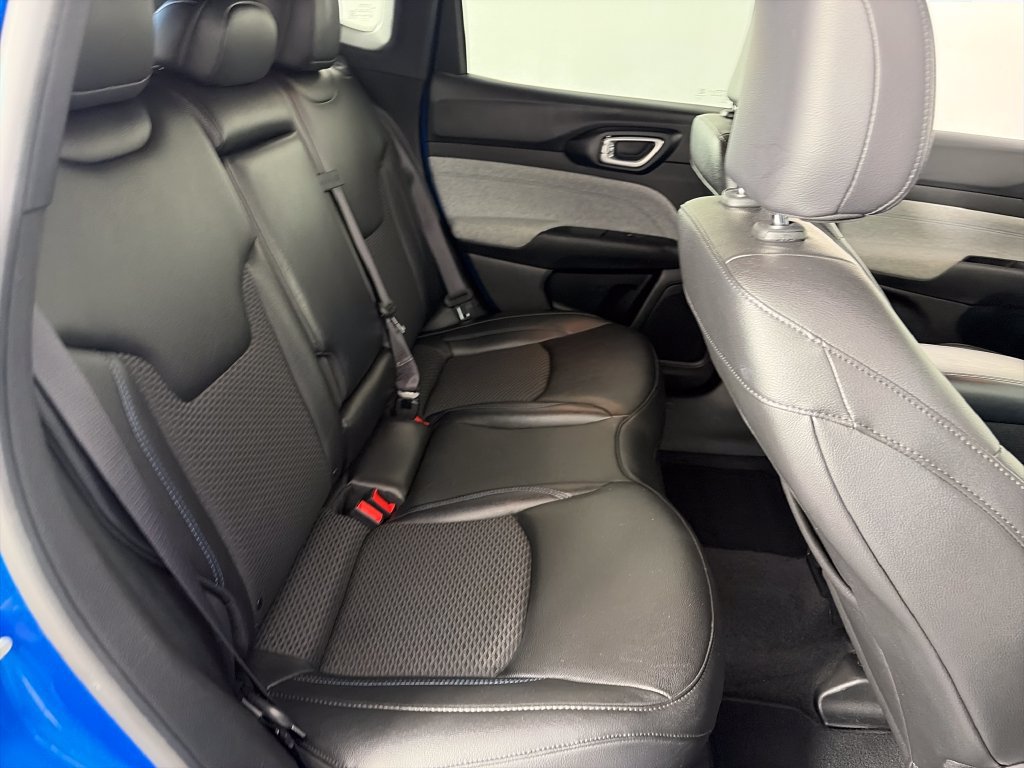 Used 2024 Jeep Compass Latitude AWD/4WD image 28