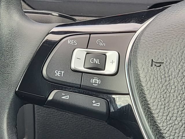 Used 2020 Volkswagen Tiguan SE AWD/4WD image 32