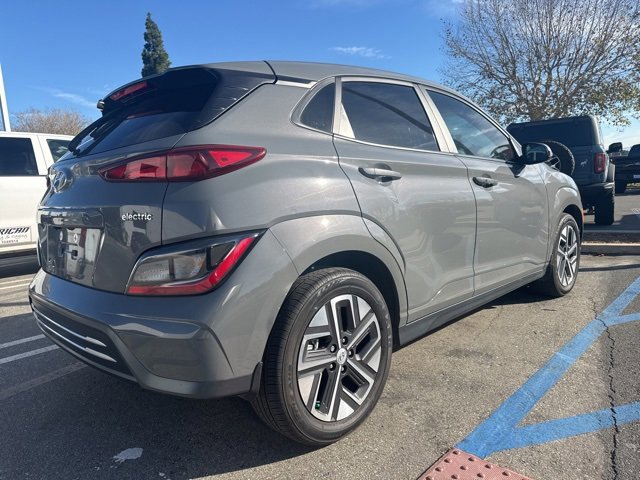 Used 2023 Hyundai Kona SE image 3