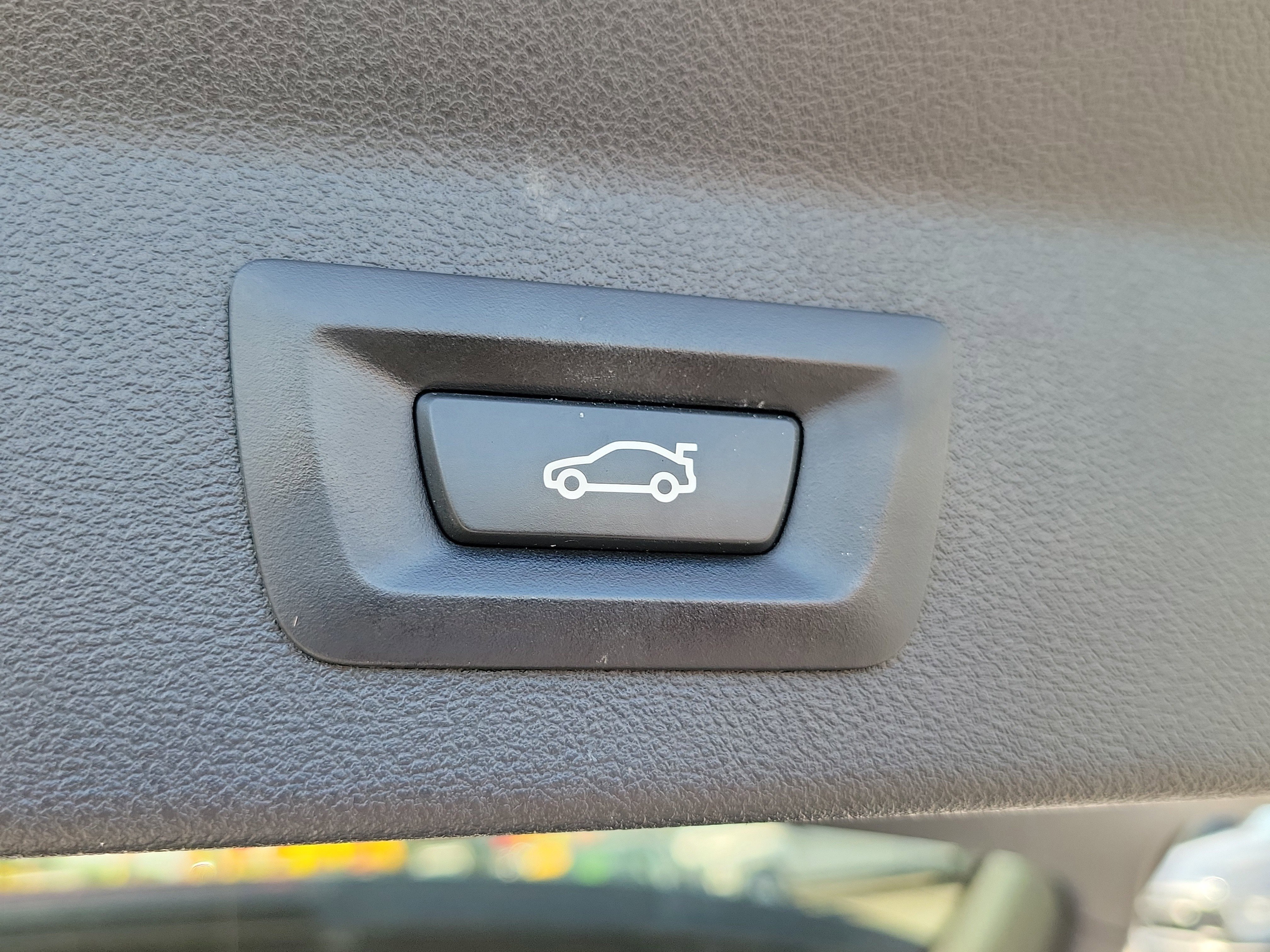 Used 2019 BMW X3 sDrive30i w/ Driving Assistance Package image 12